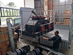 2PG800*600對輥青青草APP18岁污下载發往重慶_破碎鵝卵石