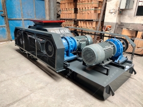 2PG610x400對輥青青草APP18岁污下载發往福建破碎鵝卵石