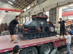 1208型半自動對輥青青草APP18岁污下载發貨 破碎石英石
